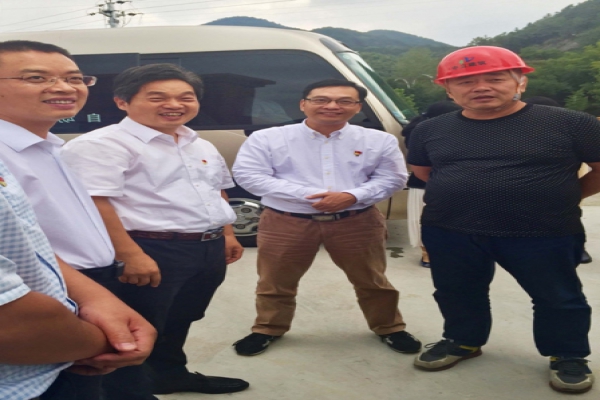 市委常委、區(qū)委書(shū)記葛學(xué)斌視察古堰畫鄉(xiāng)游客接待中心建設(shè)項(xiàng)目